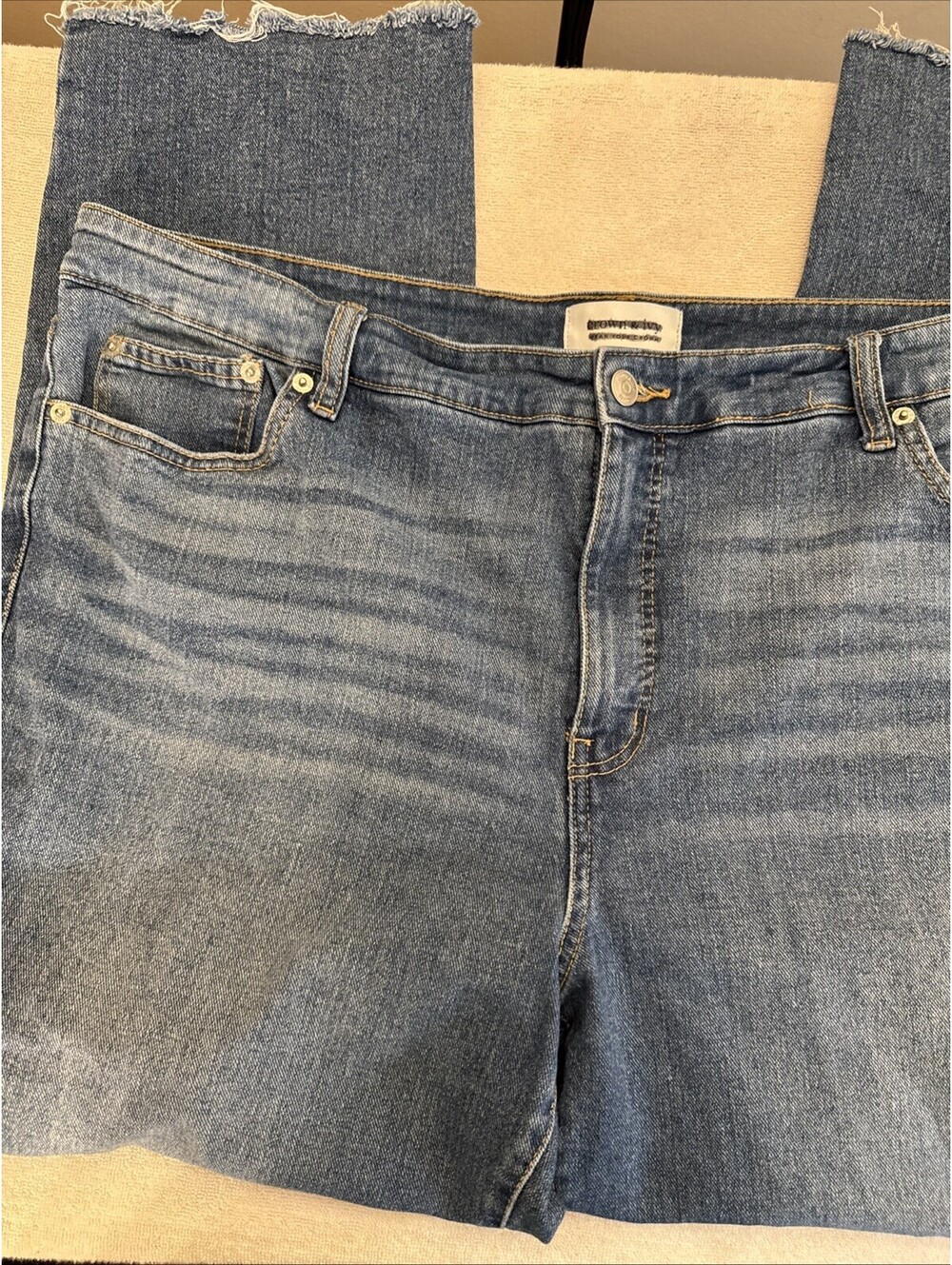 Crown And Ivy High Rise Vintage Straight Size 18 Raw Hem Light Wash Jeans